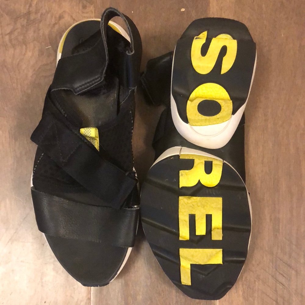 Sorel women’s black leather sandals size 8.5